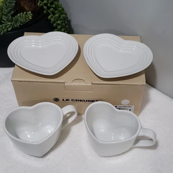 Set of 2 White Heart Mugs & Saucers  Plus Matching Salt & Pepper Le Creuset NEW - Picture 2 of 8